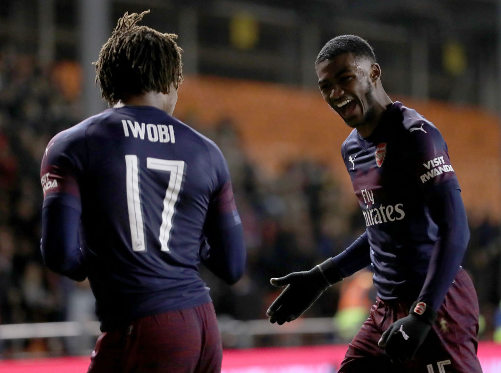 Arsenali fiton ndaj Blackpoolit dhe vazhdon tutje në FA Cup