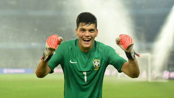 ‘Lëkundet’ pozita e Handanovic, Interi afër të transferoi portierin brazilian